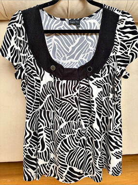 Chapter One Animal Print Short Sleeve Top XL Like New